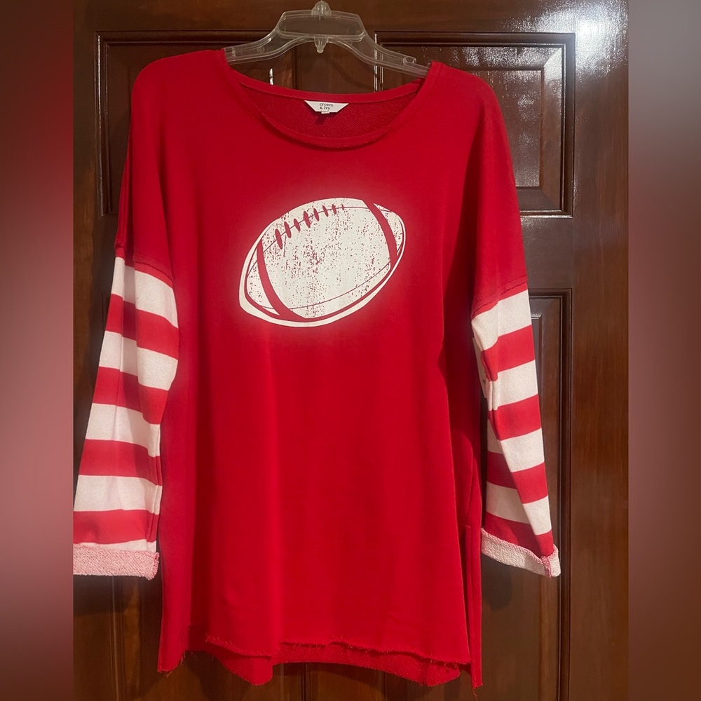Crown & Ivy football top